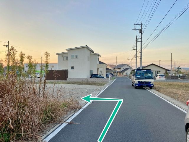 【道順6】左手にご利用駐車場があります。