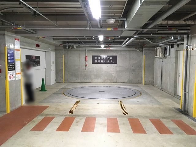 【道順6】ご利用駐車場の写真です。係員に「駐車券」と「akippaの予約完了メール」を提示していただき、予約確認できると「無料認証」していただけます。