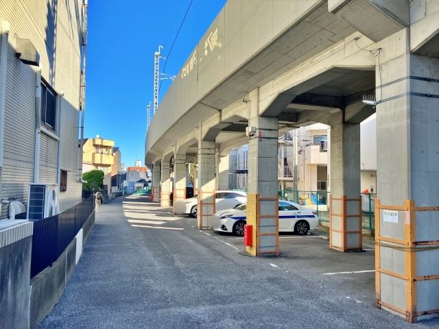 大師線高架下第1駐車場の駐車場写真