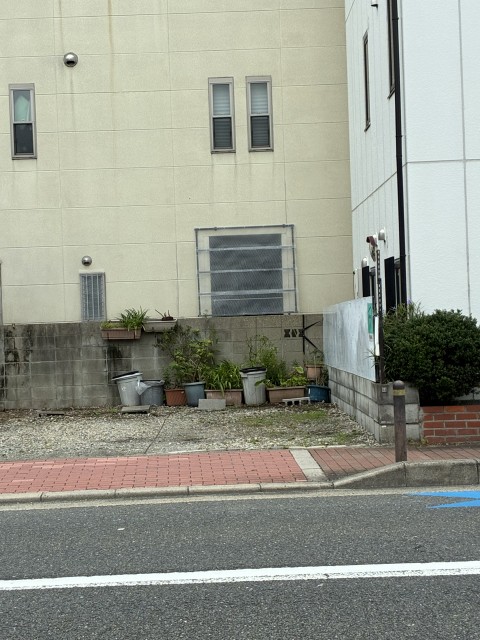 飛行機の真下が見える千里川土手まで徒歩約8分、つばさ公園まで徒歩約５分駐車場の駐車場写真