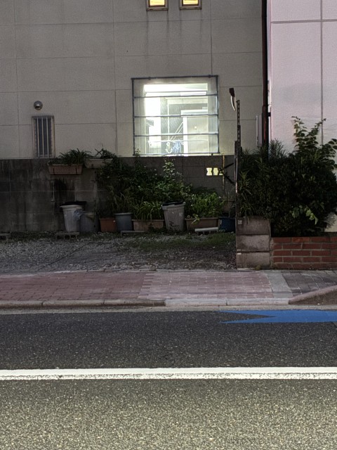 飛行機の真下が見える千里川土手まで徒歩約8分、つばさ公園まで徒歩約５分駐車場の駐車場写真