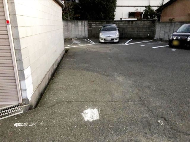 駐車場内
