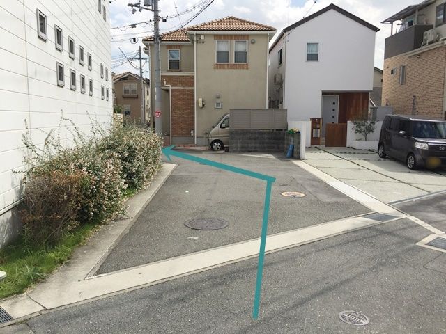 矢印の方向に進みます。