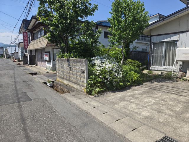 山形県米沢市御廟１丁目２番６号の駐車場写真
