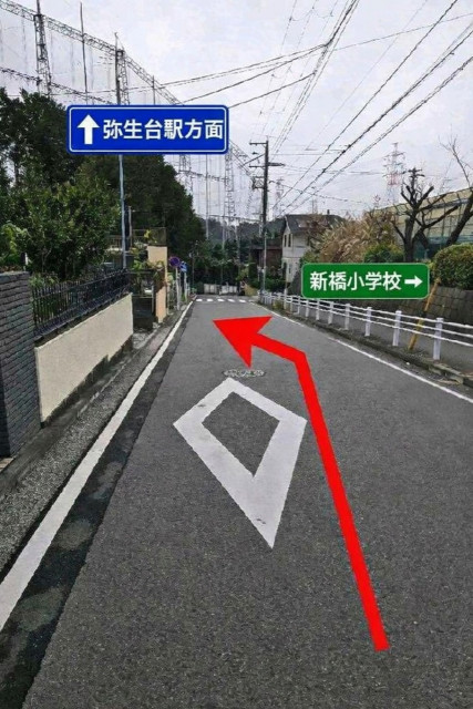 新橋小学校前駐車場の駐車場写真