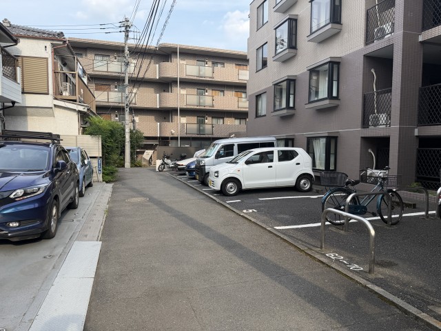 フォルムデ志茂の駐車場写真