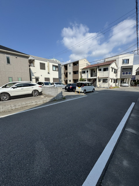 ノエビアスタジムまで徒歩7分　浜中町2丁目14-12 5番の駐車場写真