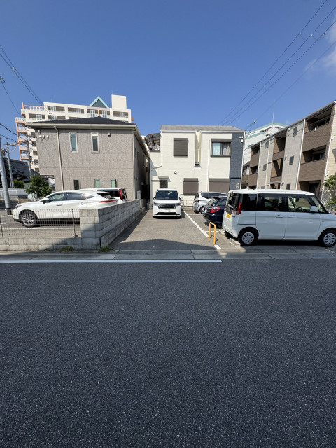 ノエビアスタジムまで徒歩7分　浜中町2丁目14-12 5番の駐車場写真