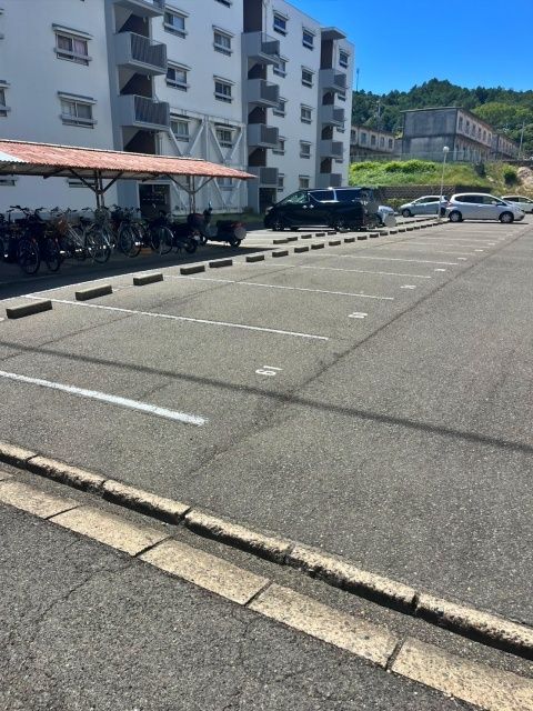 ビレッジハウス玉原の駐車場写真