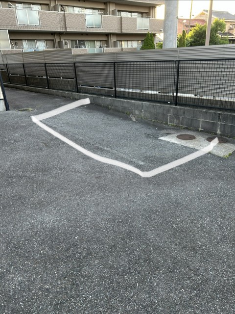 コーポ信月2 駐車場の駐車場写真
