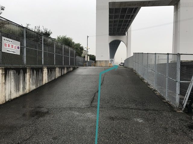 【道順3】奥までお進みいただくと、ご利用スペースがあります。ご予約時のスペースに駐車してください。