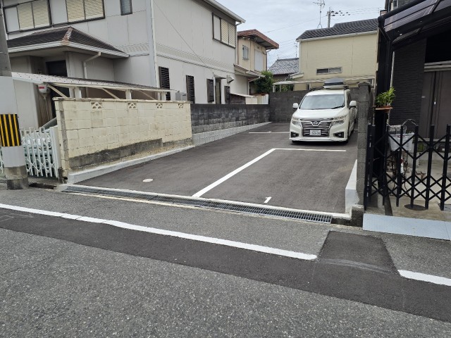 曾根町3丁目8番17駐車場の駐車場写真