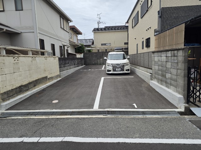 曾根町3丁目8番17駐車場の駐車場写真