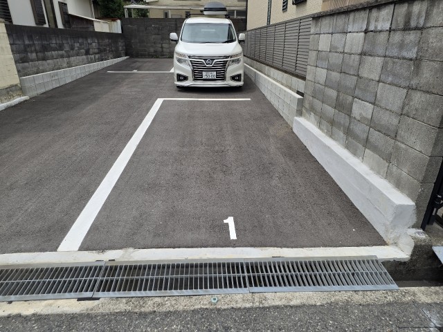 曾根町3丁目8番17駐車場の駐車場写真