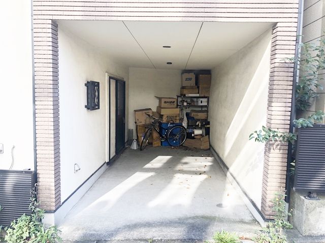 駐車場内