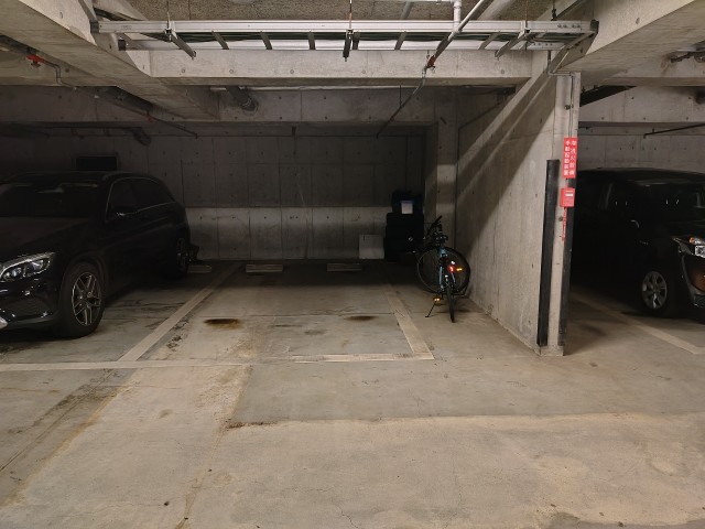 東京都墨田区立花1-3-18の駐車場写真