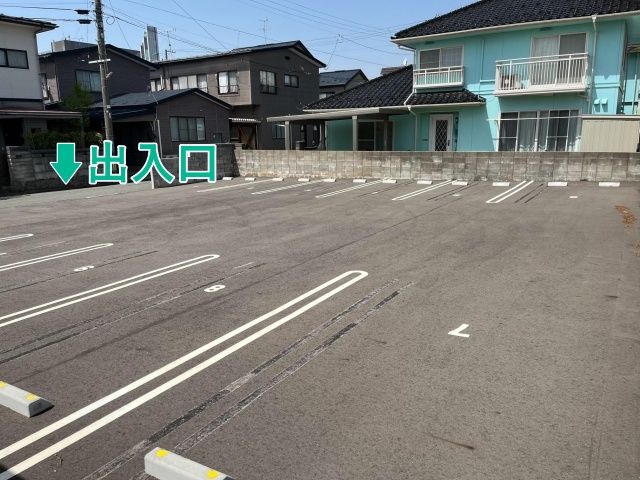 東通6丁目月極駐車場の駐車場写真