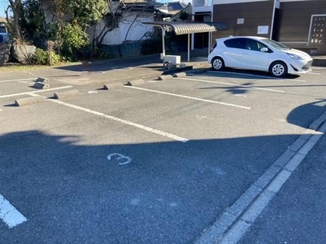 レオパレスグランデューヨシダ駐車場【15420】の駐車場写真