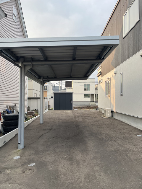 "カーポート"福住2条8丁目2-5駐車場の駐車場写真