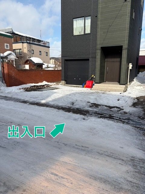 月寒西1条7丁目4-17 個人宅駐車場の駐車場写真