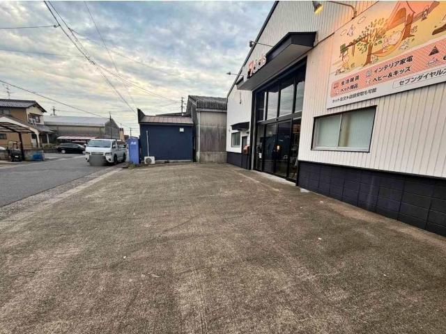 7dials(セブンダイヤルズ)本店駐車場の駐車場写真