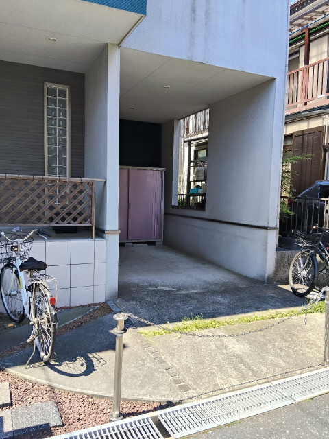 千葉県流山市鰭ケ崎1569-40の駐車場写真