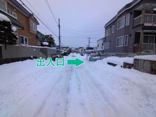 [230fb]豊平区西岡2条5丁目6 個宅駐車場の駐車場写真