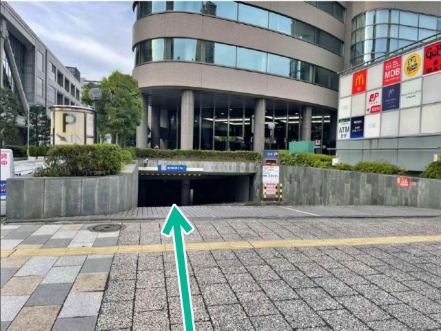 営業時間16:00～23:30【土日祝のみ】青山オーバルビル駐車場※無料認証時間制約ありの駐車場写真