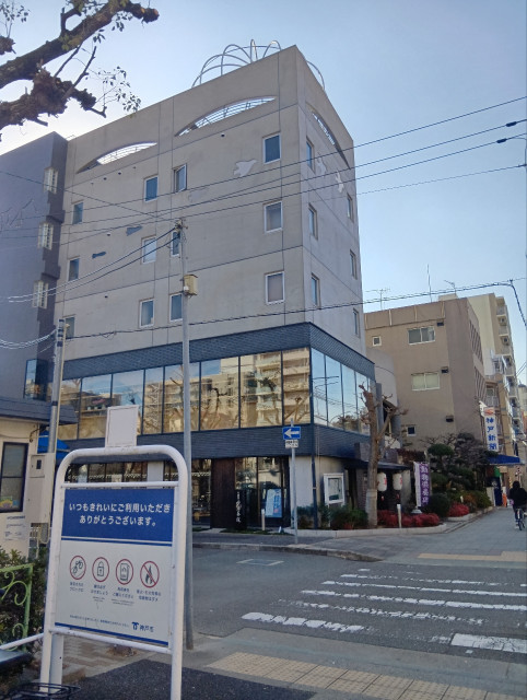 夜間用17〜24時まで【新開地駅徒歩１分屋根付】お寺(妙法華院)の駐車場の駐車場写真