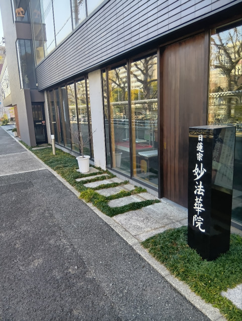 夜間用17〜24時まで【新開地駅徒歩１分屋根付】お寺(妙法華院)の駐車場の駐車場写真