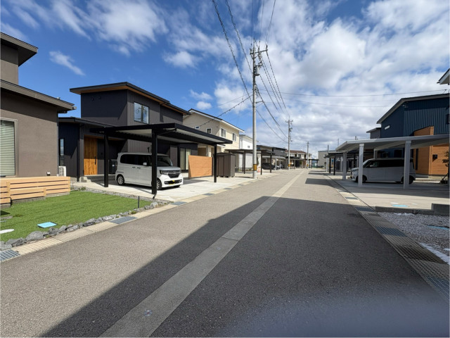 富山市本郷町の駐車場写真