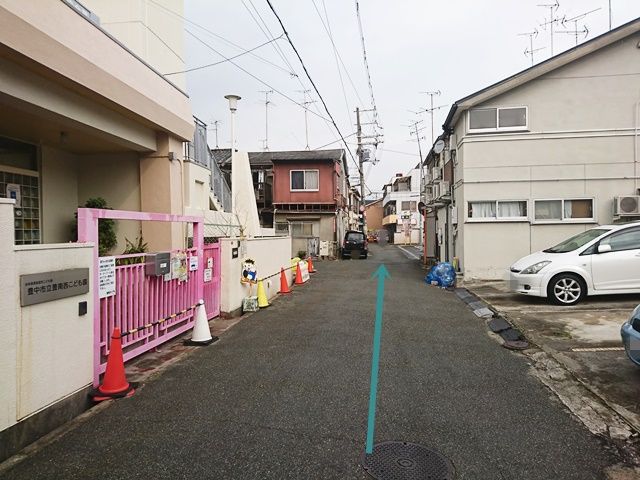 1.「豊南西こども園」を「左手」に直進してください。