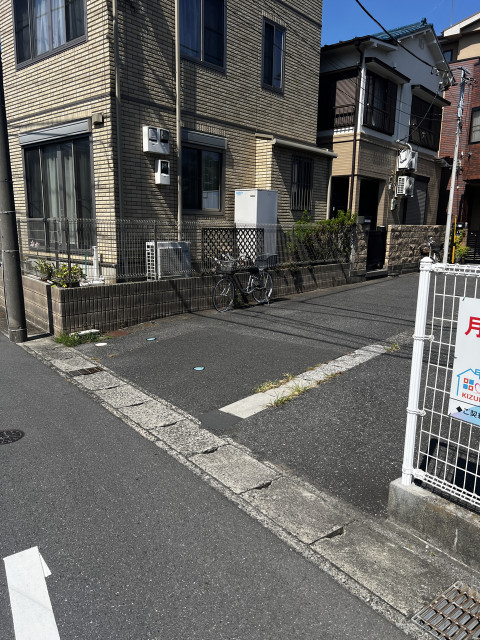 堀江4丁目18-23駐車場　2番スペースの駐車場写真
