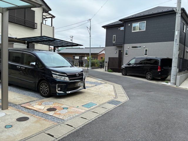 おおたかの森東4染谷宅駐車場の駐車場写真