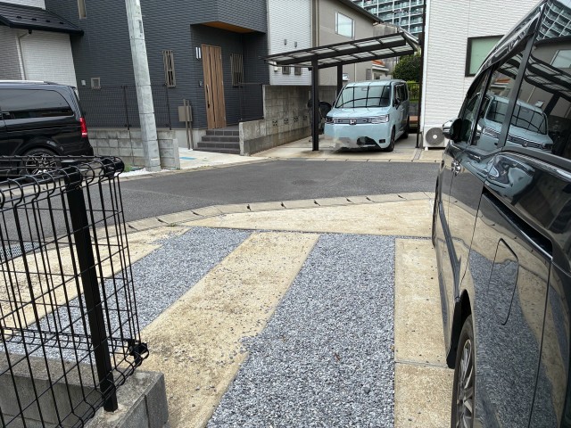 おおたかの森東4染谷宅駐車場の駐車場写真