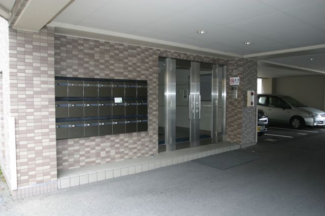 ヴィンテージやまや【C123】の駐車場写真