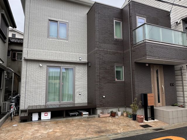 横沼町2-5-21ｳｯﾄﾞﾃﾞｯｷ前の駐車場写真