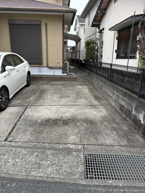 保田窪4丁目17-35駐車場の駐車場写真