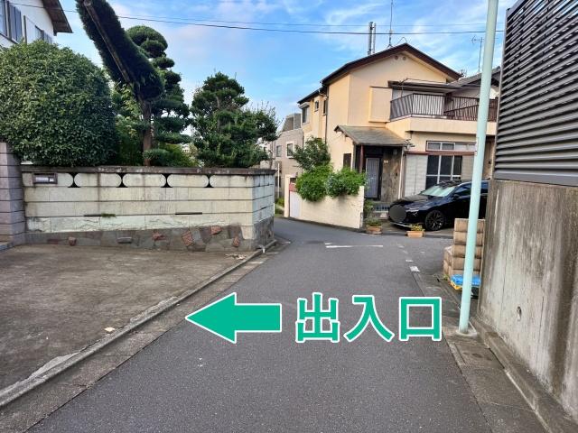 [26df0]赤塚7丁目18 個人宅玄関前☆アキッパ駐車場の駐車場写真
