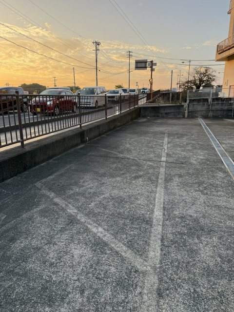 高雄1丁目25  やまもとモータープールの駐車場写真