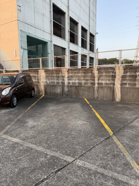 高雄1丁目25  やまもとモータープールの駐車場写真