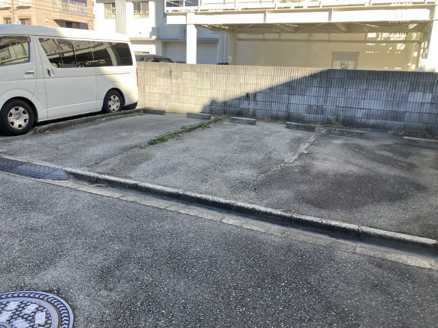 南金田2丁目4駐車場の駐車場写真