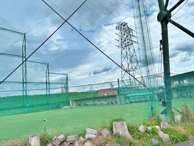 花火が綺麗に見える土手まで徒歩2分！ゴルフセンター駐車場の駐車場写真