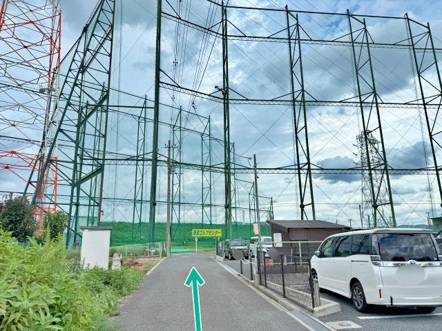 花火が綺麗に見える土手まで徒歩2分！ゴルフセンター駐車場の駐車場写真