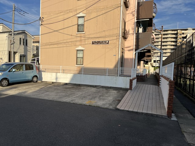 宮久保1丁目8-7駐車場の駐車場写真