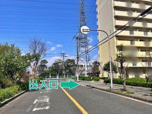 堺新金岡3丁8番 団地駐車場(1号棟付近)の駐車場写真