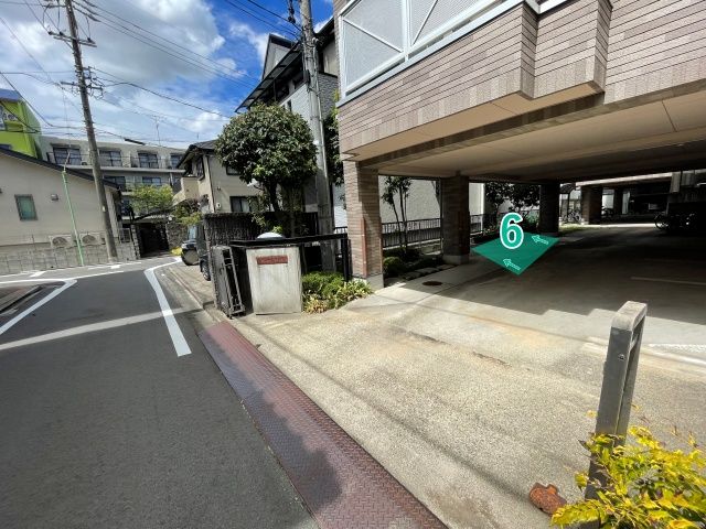 北区柳原1-20-16駐車場の駐車場写真