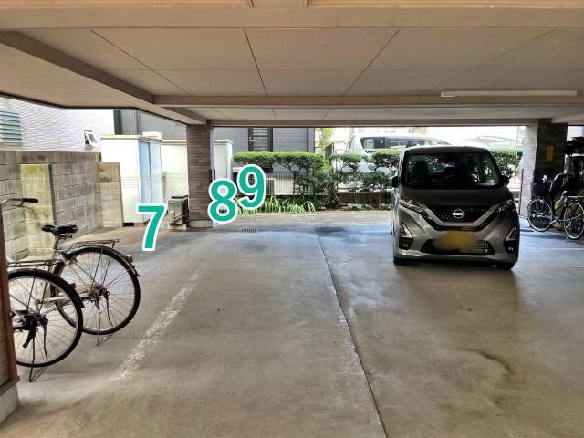 北区柳原1-20-16駐車場の駐車場写真