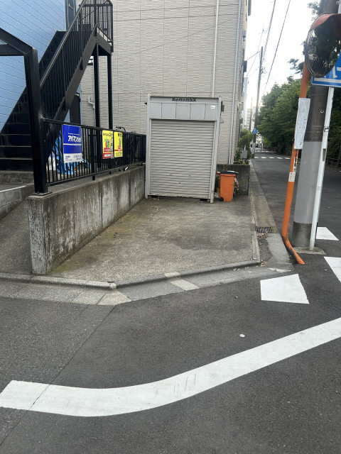 八千代町4-20コンフォーレ1区画馬入児童公園の駐車場写真