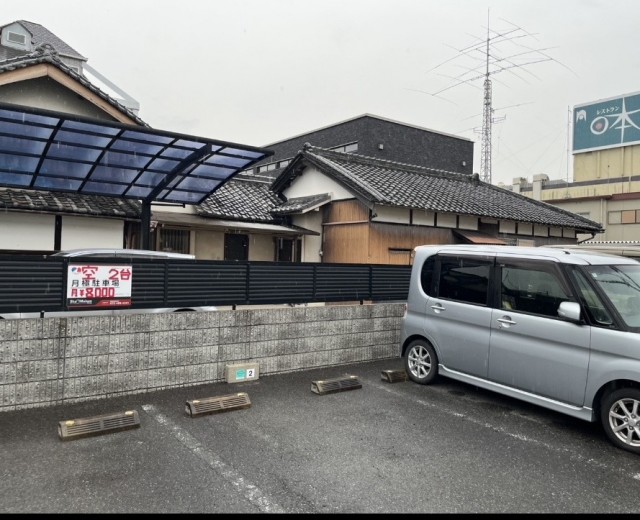 上野町西11-12駐車場の駐車場写真